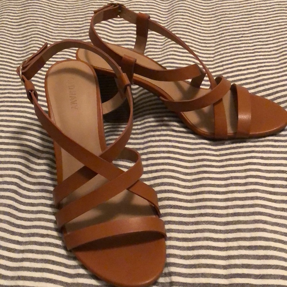 Old navy tan strappy thick heel sandal